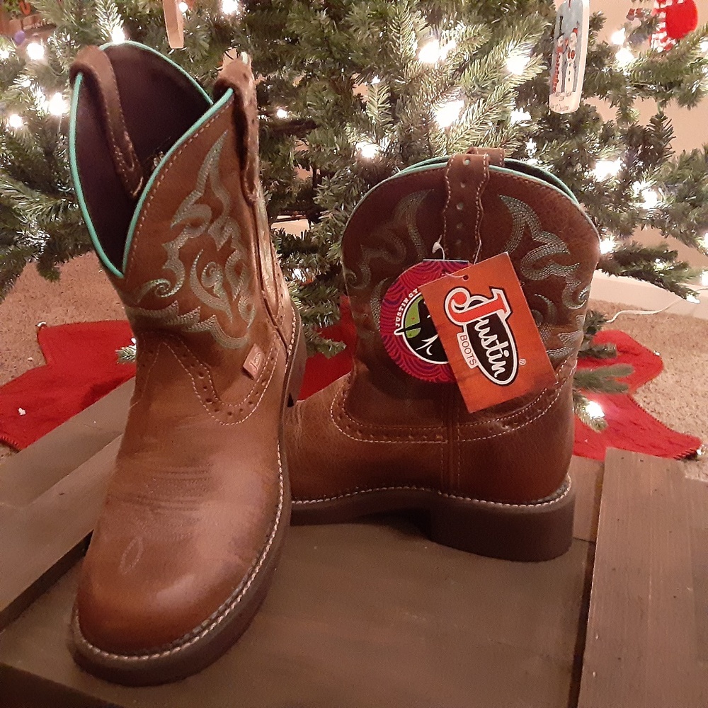 Justin Gypsy Gemma Boots - NWT- Size 8.5